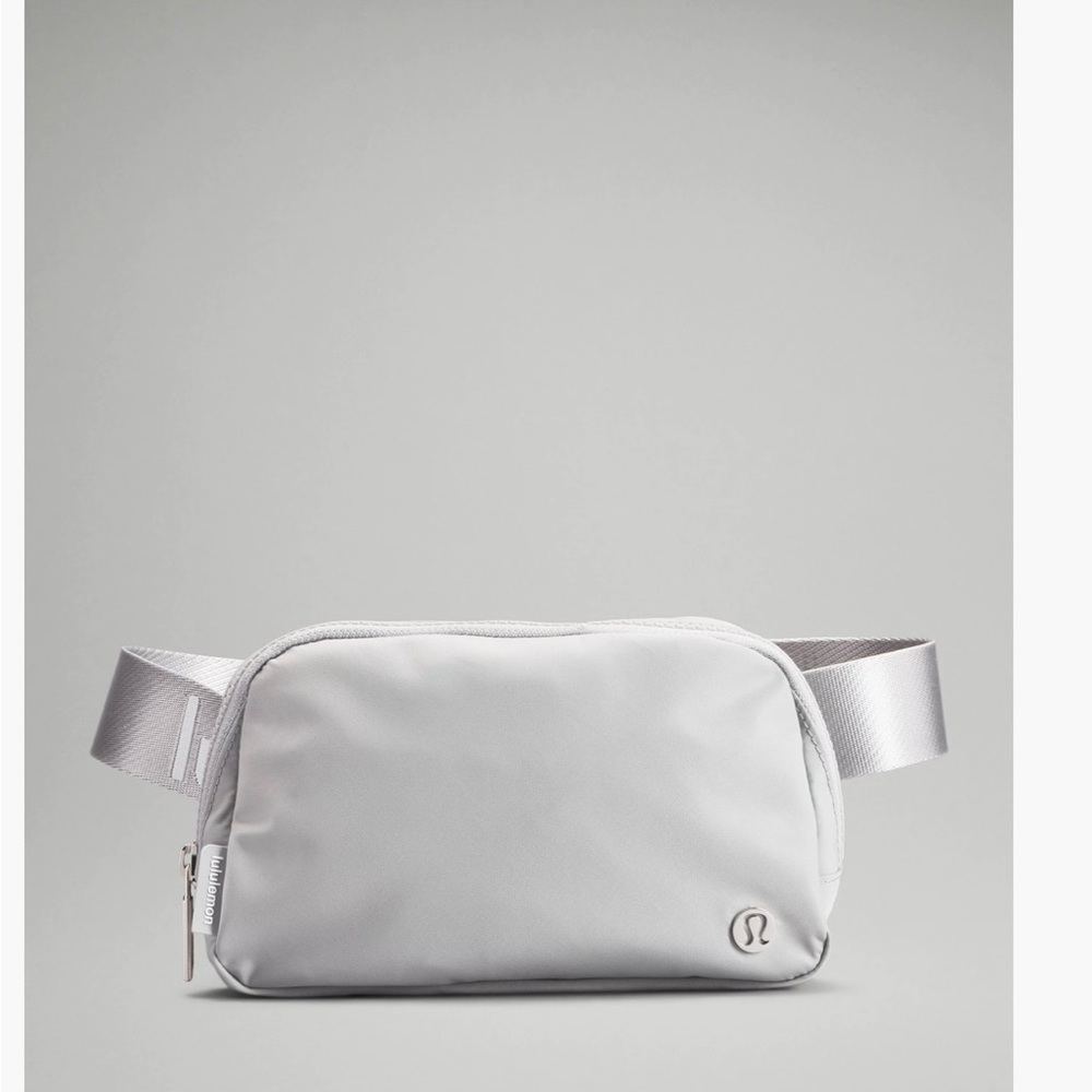 NWT 🤍 LuLulemon everywhere belt bag 🤍